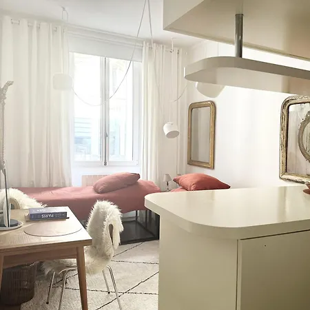 Climatisé Pour 1 Ou 2 Personnes Au 109 Avenue Mozart 16 Appartamento
